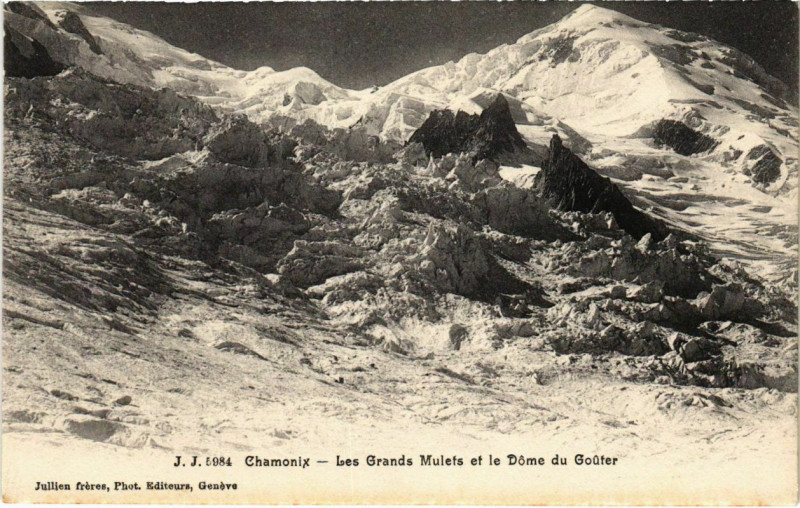 Carte postale ancienne Chamonix - Les Grands Mulets et le Dome du Goufer