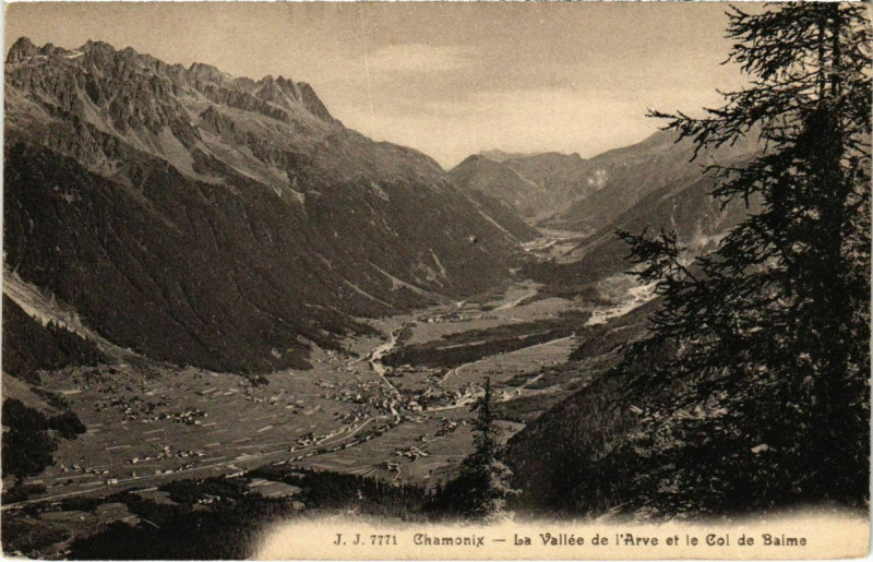 Carte postale ancienne Chamonix - La Vallée de l'Arve et le Col de Balms