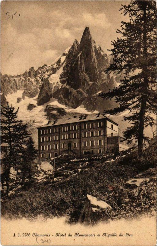 Carte postale ancienne Chamonix - Hotel du Montenvers et Aiguille du Dru à Vers