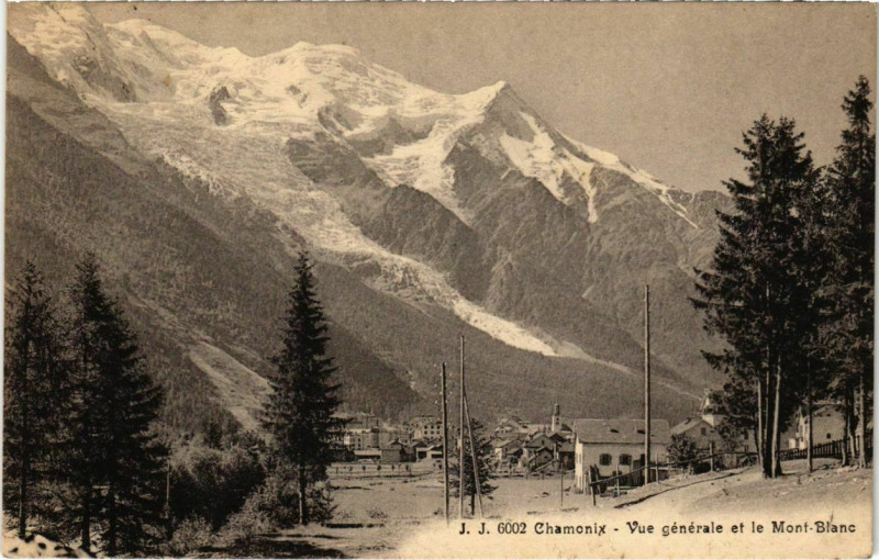 Carte postale ancienne Chamonix - Vue générale et le Mont-Blanc