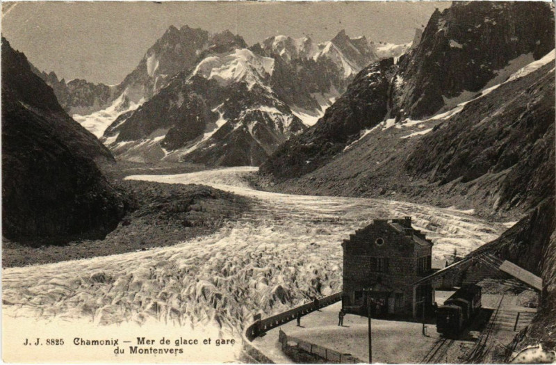 Carte postale ancienne Chamonix - Mer de glace et gare du Montenvers à Vers