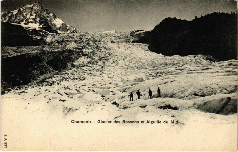 Carte postale ancienne Chamonix - Glacier des bossons et Aiguille du Midi