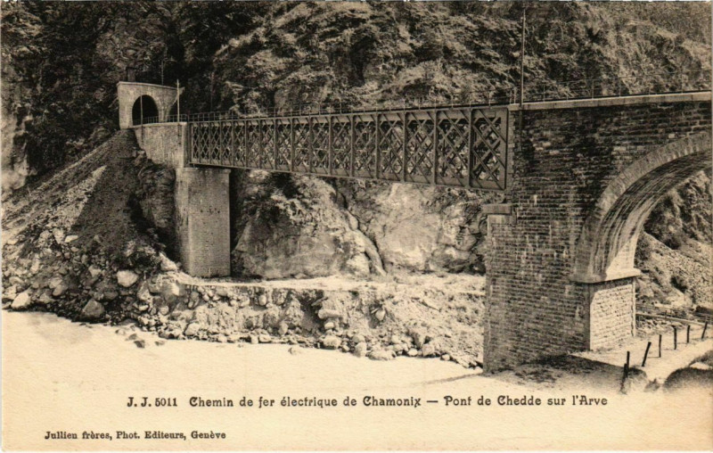 Carte postale ancienne Chemin de fer electrique de Camonix - Pont de Chedde sur l'Arve