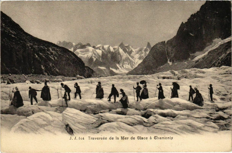 Carte postale ancienne Traversée de la Mer de Glace a Chamonix à Vers