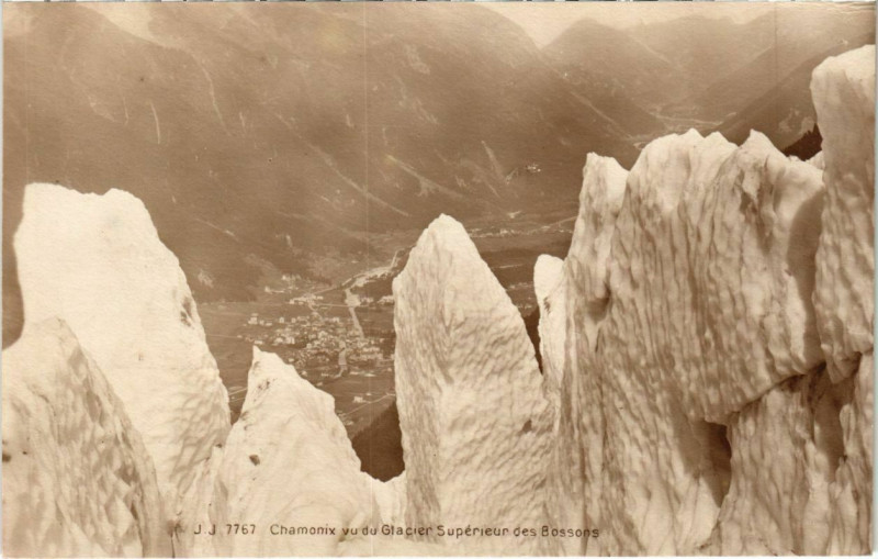 Carte postale ancienne Chamonix vu du Glacier Superieur des Bossons