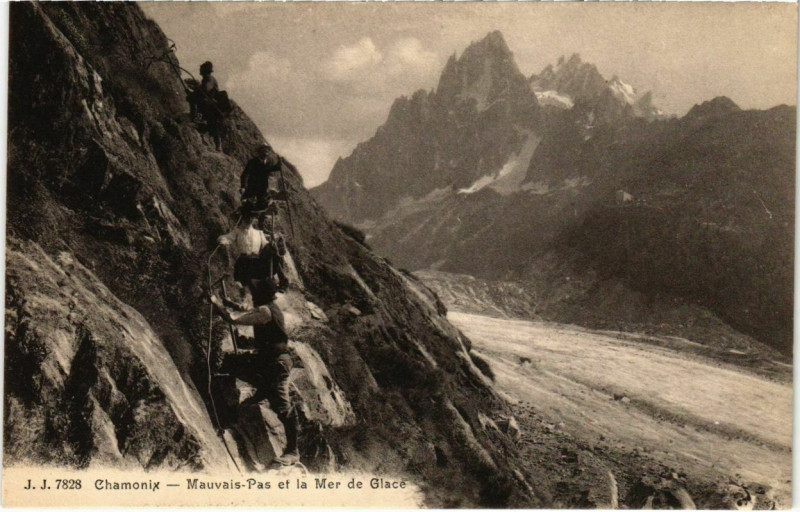 Carte postale ancienne Chamonix - Mauvais-Pas et la Mer de Glace