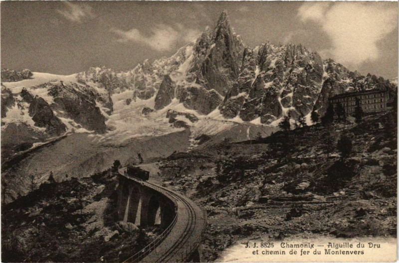 Carte postale ancienne Chamonix - Aiguille du Dru et chemin de fer du Montenvers à Vers