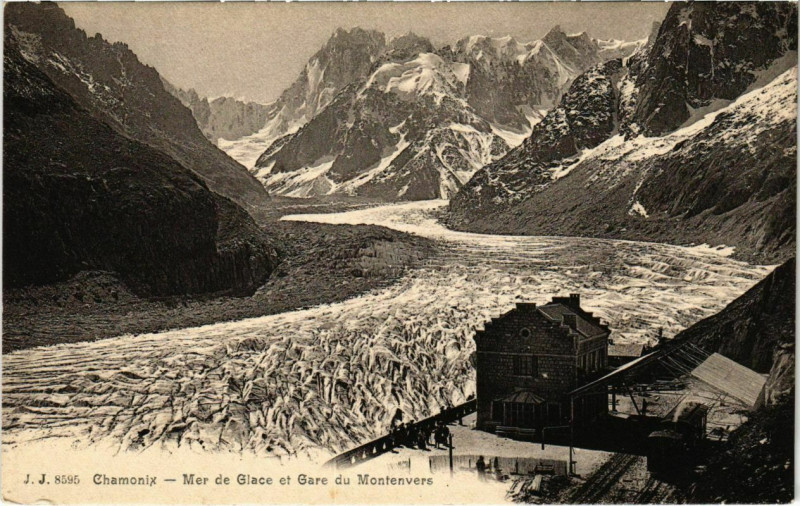 Carte postale ancienne Chamonix - Mer de Glace et Gare