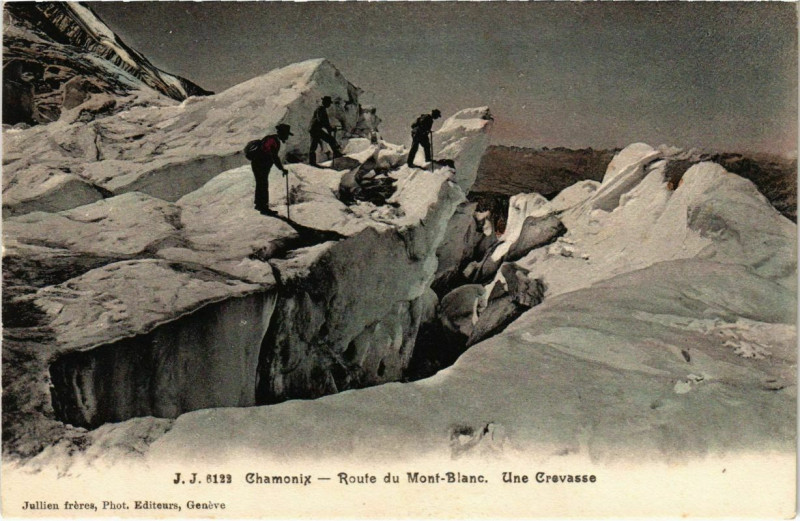 Carte postale ancienne Chamonix - Route du Mont-Blanc
