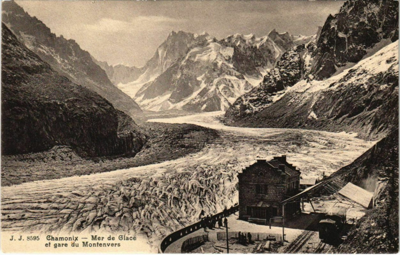 Carte postale ancienne Chamonix - Mer de Glace et gare du Montenvers à Vers