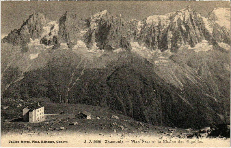 Carte postale ancienne Chamonix - Plan Praz et la Chaine des AIGUILLEs