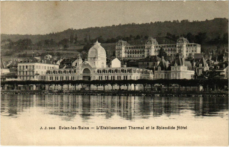 Carte postale ancienne Evian-les-Bains - L'Etabl. Thermal et le Splendide Hotel à Évian-les-Bains