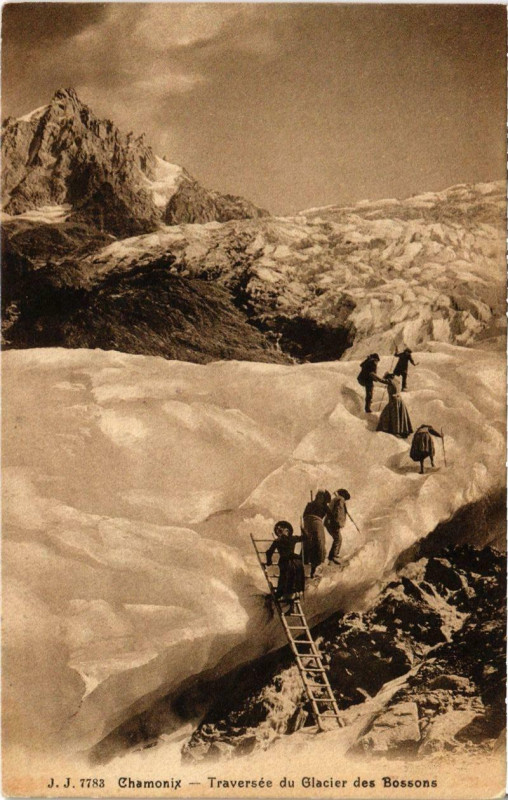 Carte postale ancienne Chamonix - Traversée du Glacier des Bossons à Vers