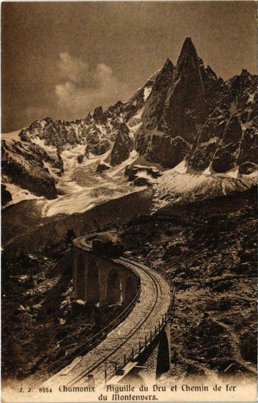 Carte postale ancienne Chamonix - Aiguille du Dru et Chemin de fer du Montenvers à Vers