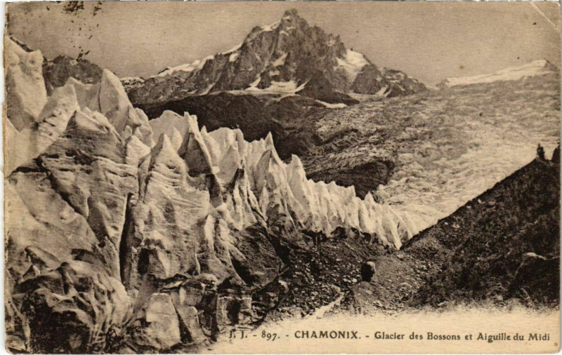 Carte postale ancienne Chamonix - Glacier des Bossons et Aiguille du Midi