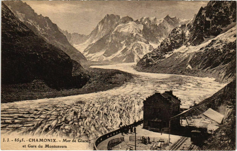 Carte postale ancienne Chamonix - Mer de Glace et Gare du Montenvers à Vers