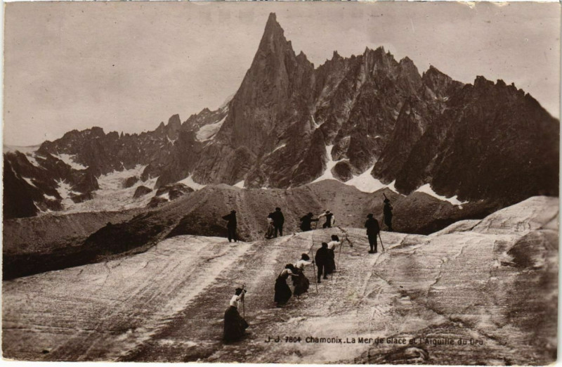 Carte postale ancienne Chamonix - La Mer de Glace et l'Aiguille