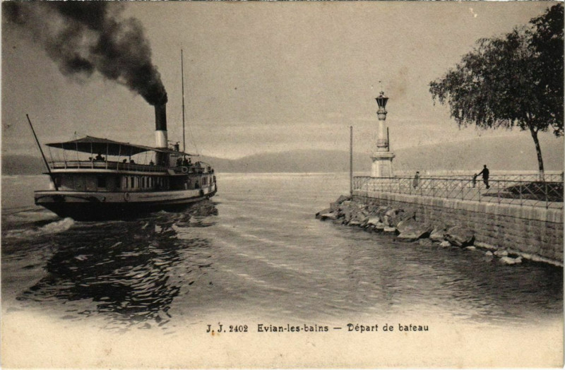Carte postale ancienne Evian-les-Bains - départ de Bateau à Évian-les-Bains