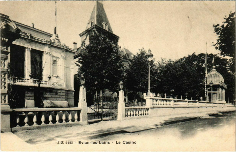 Carte postale ancienne Evian-les-Bains - Le Casino à Évian-les-Bains