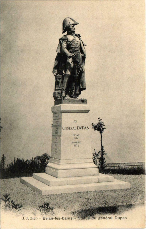 Carte postale ancienne Evian-les-Bains - Statue du général Dupas à Évian-les-Bains
