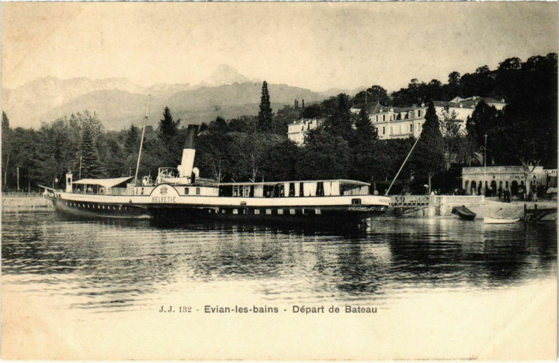 Carte postale ancienne Evian-les-Bains - départ de Bateau à Évian-les-Bains