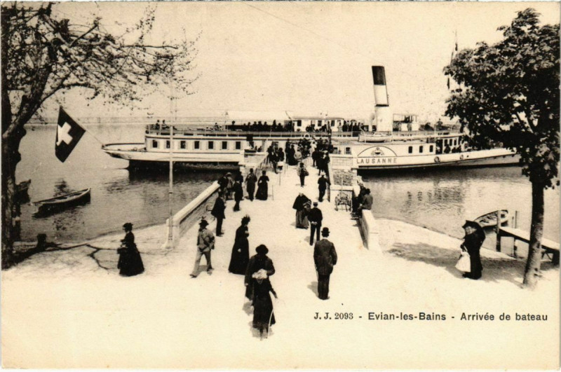 Carte postale ancienne Evian-les-Bains - Arrivée de Bateau à Évian-les-Bains