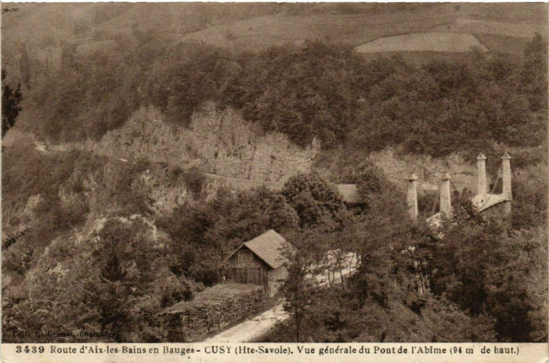 Carte postale ancienne Route d'Aix-les-Bains en Bauges - Cusy - Vue générale à Cusy