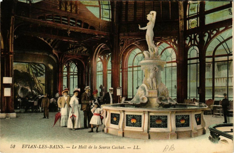 Carte postale ancienne Evian les Bains Le Hall de la Source Cachat