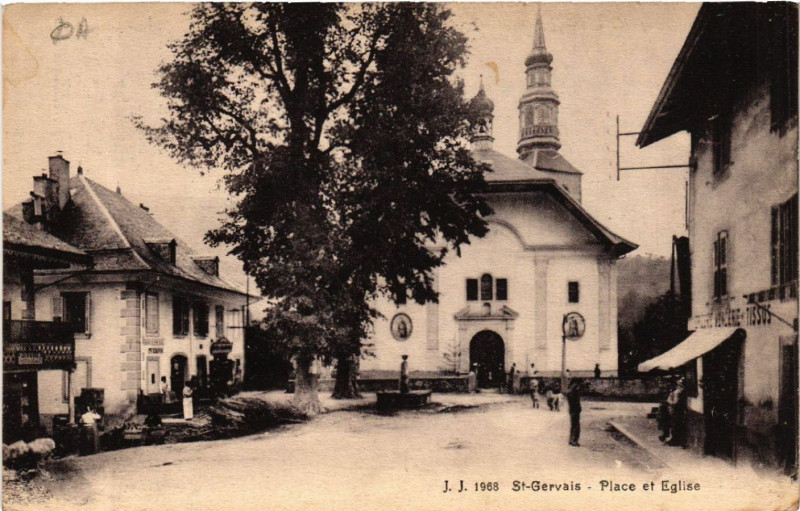 Carte postale ancienne Saint-Gervais - Place et Eglise