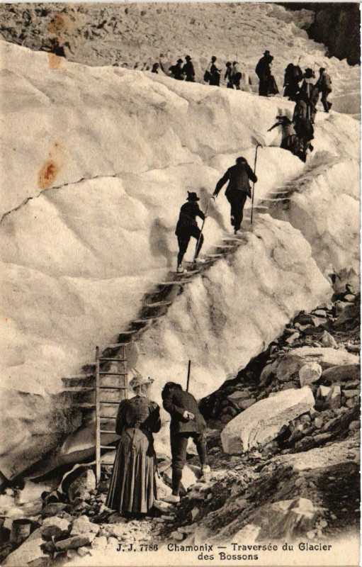 Carte postale ancienne Chamonix - Traversée du Glacier des Bossons à Vers