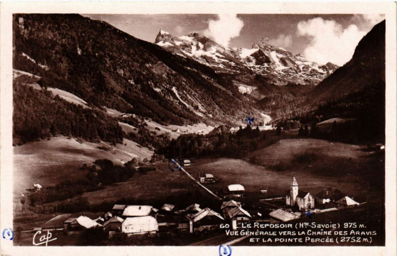 Carte postale ancienne Le Reposoir 975 m - Vue générale vers la Chaine des.. à Vers