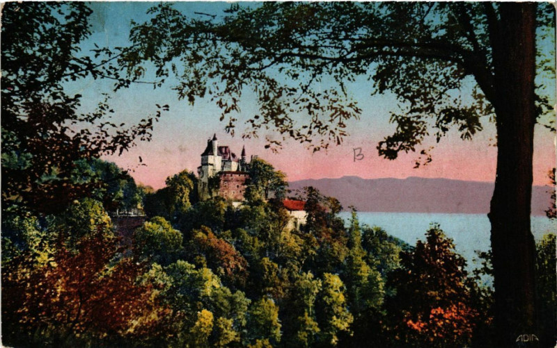 Carte postale ancienne Lac d'Annecy - Chateau de Menthon Saint-Bernard à Annecy