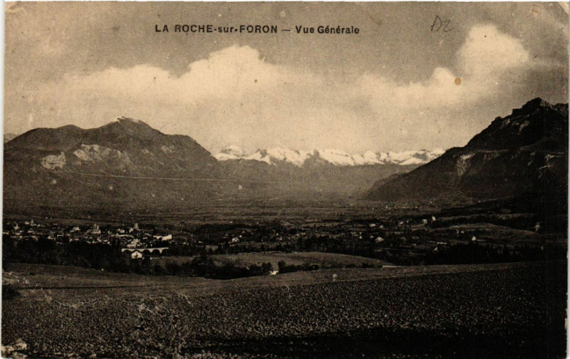 Carte postale ancienne La Roche-sur-Foron - Vue générale à La Roche-sur-Foron