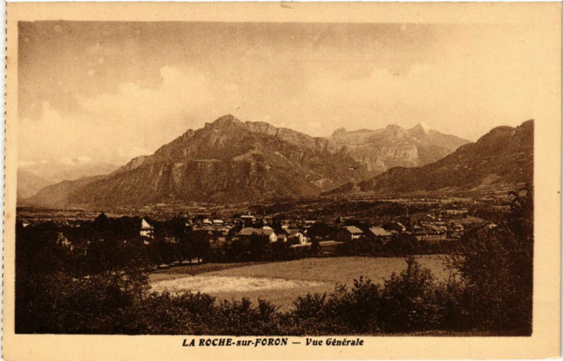 Carte postale ancienne La Roche-sur-Foron - Vue générale à La Roche-sur-Foron