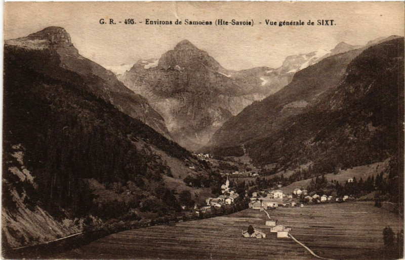Carte postale ancienne Env. de Samoens - Vue générale de Sixt à Samoëns