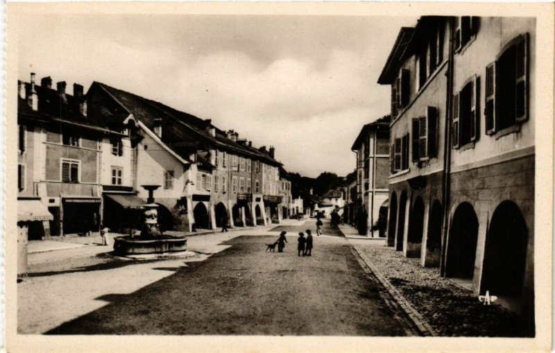 Carte postale ancienne Rumilly - La Place de l'Hotel de Ville à Rumilly