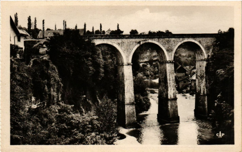 Carte postale ancienne Rumilly - Pont sur le Cheron à Rumilly