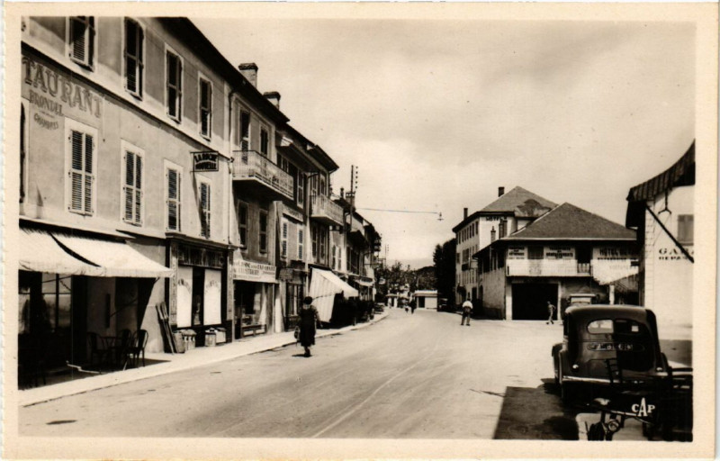 Carte postale ancienne Rumilly - Avenue Gantin à Rumilly