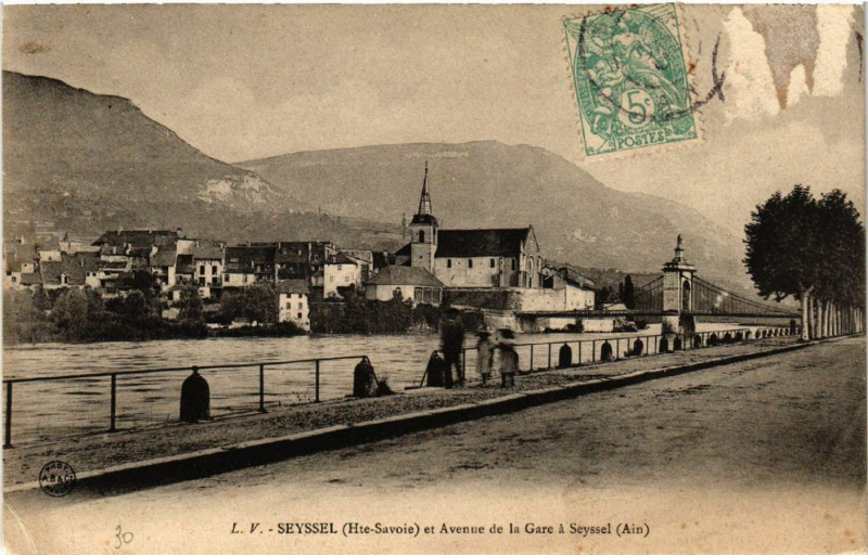Carte postale ancienne Seyssel et Avenue de la Gare a Seyssel (Ain) à Seyssel