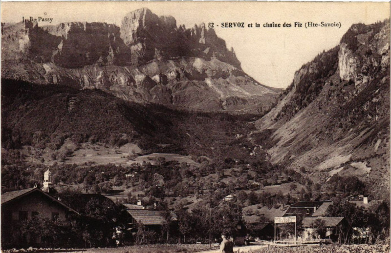 Carte postale ancienne Servoz et la chaine des Fiz à Servoz