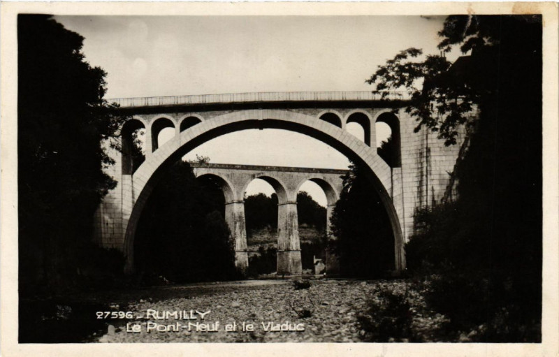 Carte postale ancienne Rumilly - Le Pont-Neuf et la Viaduc à Rumilly