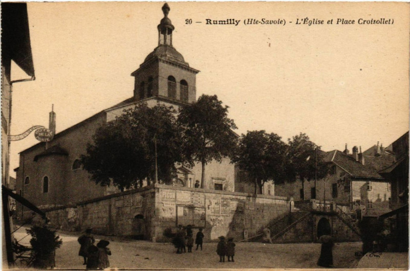 Carte postale ancienne Rumilly - L'Eglise et Place Croisollet à Rumilly