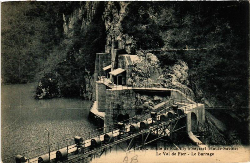 Carte postale ancienne Route de Runilly a Seyssel - Le Val de Fier à Seyssel
