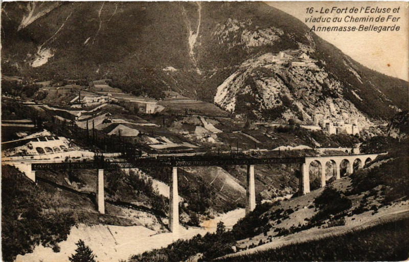 Carte postale ancienne Le Fort de l'Ecluse et viaduc du Chemin de Fer - Annemasse.... à Annemasse