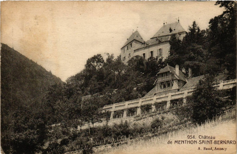 Carte postale ancienne Chateau de Menthon-Saint-Bernard à Menthon-Saint-Bernard