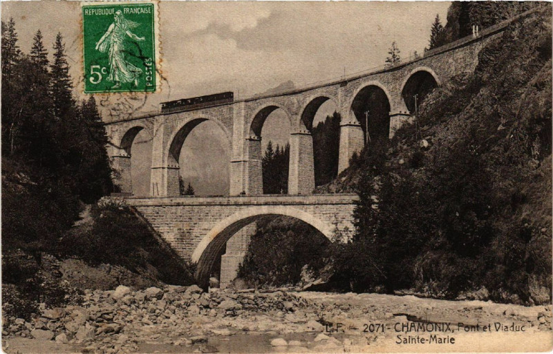 Carte postale ancienne Chamonix Pont et Viaduc Sainte-Marie