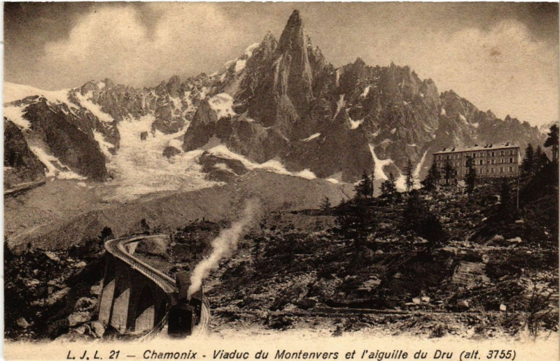 Carte postale ancienne Chamonix - Viaduc du Montenvers et l'Aiguille du Dru (alt 3755) à Vers