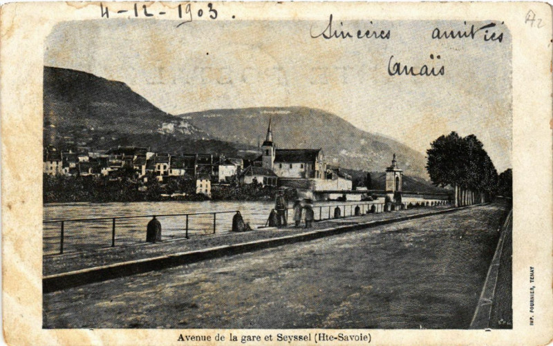 Carte postale ancienne Avenue de la Gare et Seyssel à Seyssel