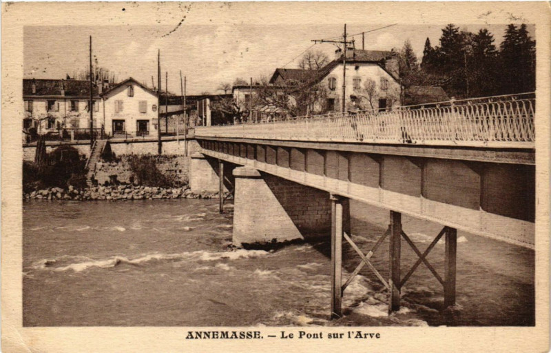 Carte postale ancienne Annemasse - Le Pont sur l'Arve à Annemasse