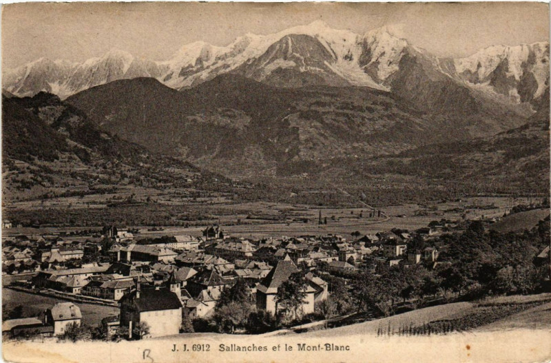 Carte postale ancienne Sallanches et le Mont-Blanc à Sallanches